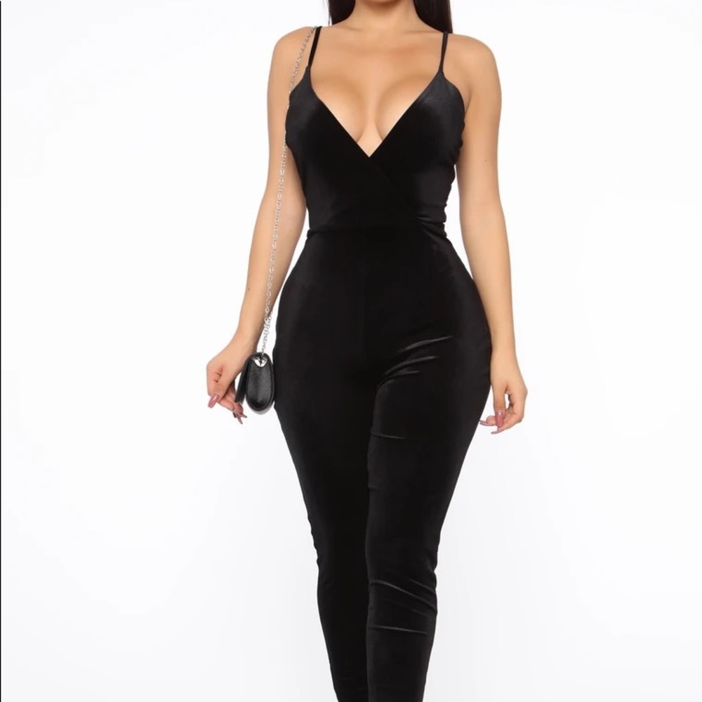 What a gem velvet jumpsuit – Black